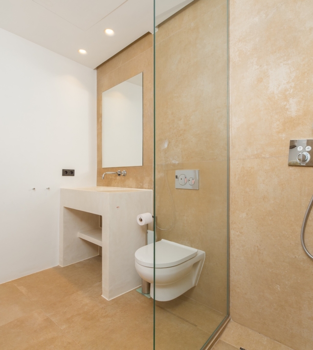 Resa Estates Ibiza sale villa Marlin vieuws bathroom shower 4.jpg